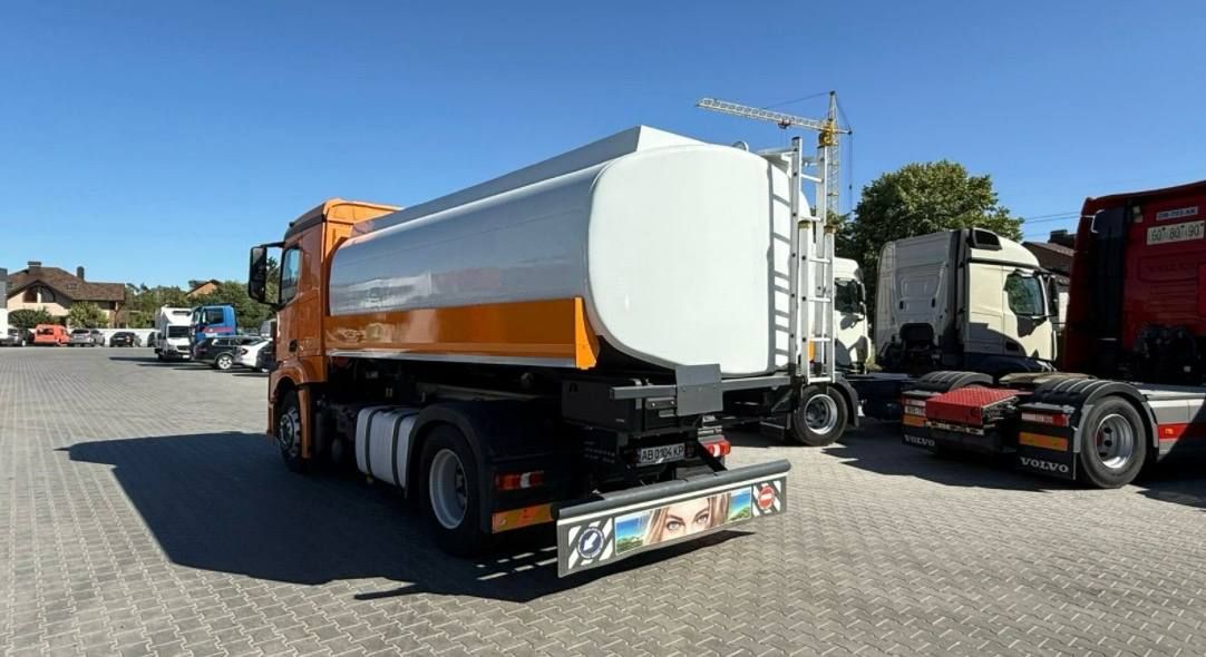 Mercedes-Benz Actros photo 2