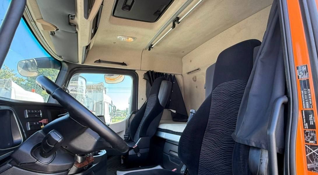 Mercedes-Benz Actros photo 8