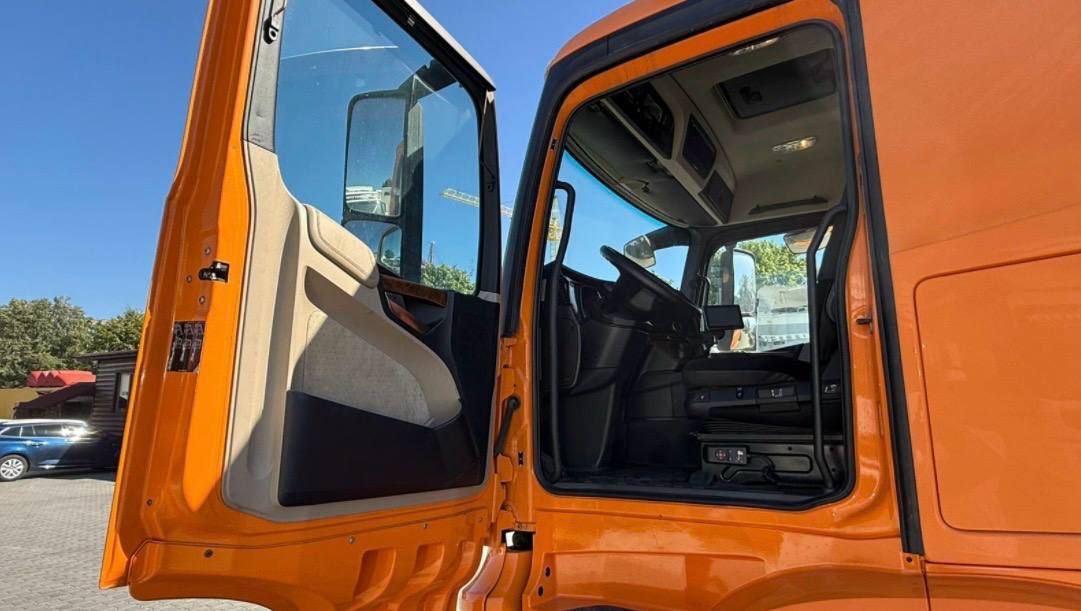 Mercedes-Benz Actros photo 7