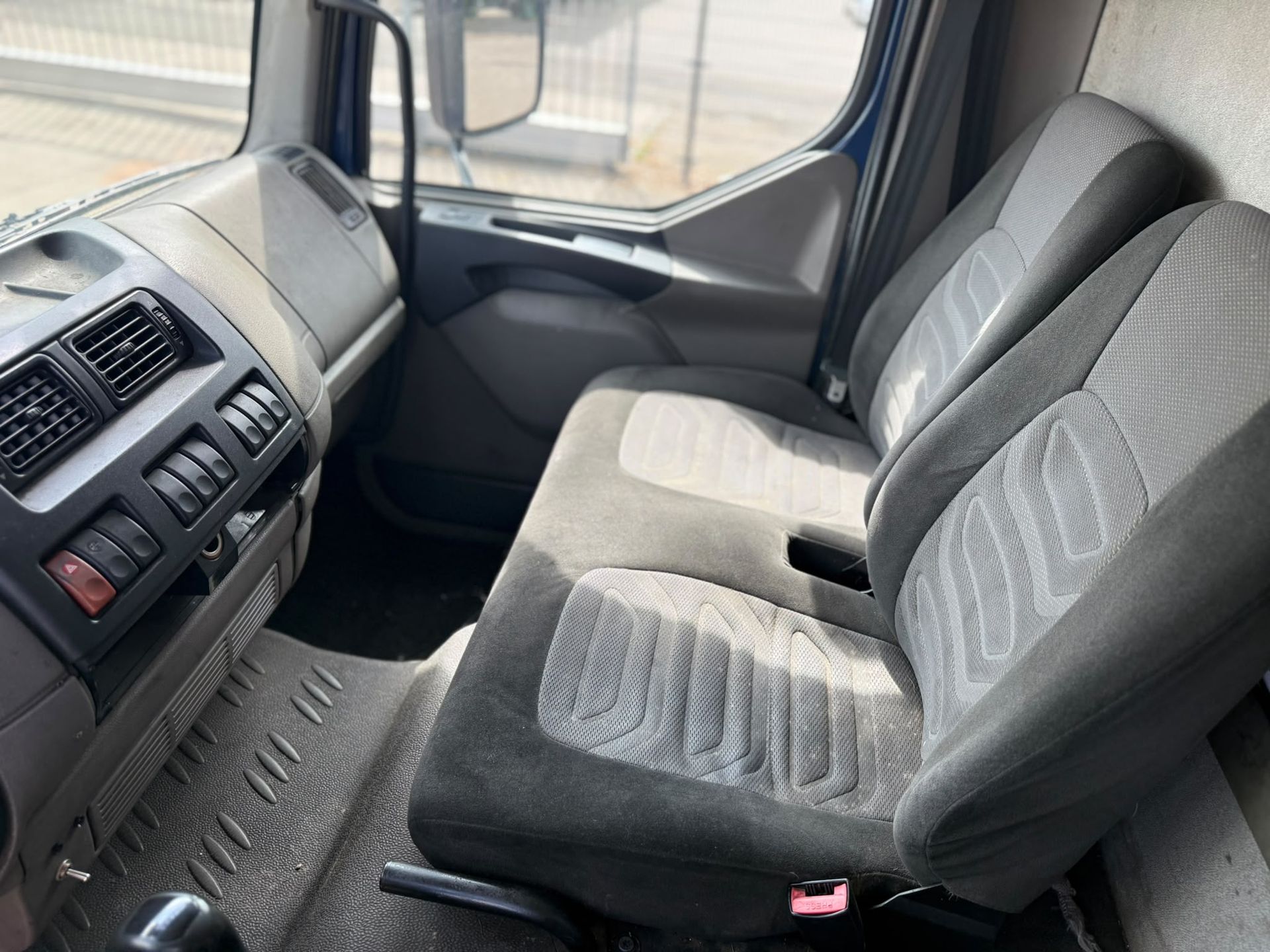 DAF LF photo 5