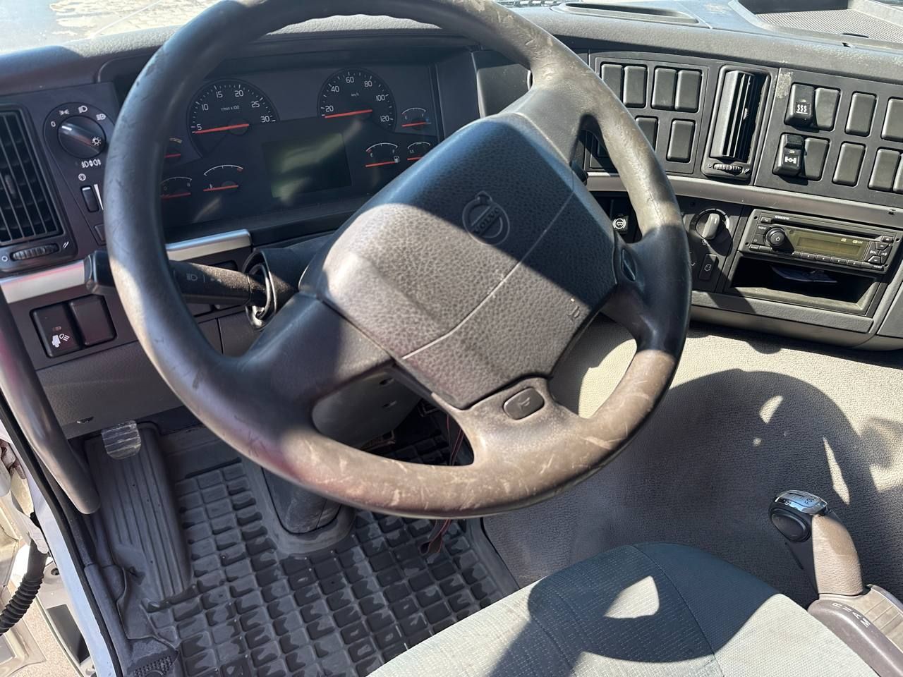 Volvo FM photo 8